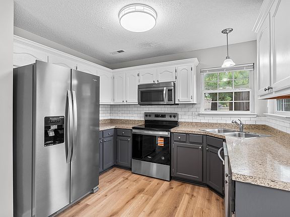 2nd image of 3795 Delaware Dr