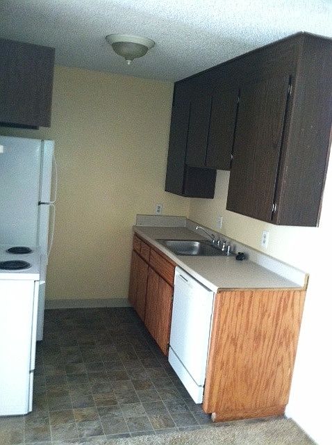1st image of 124 E 13th St APT 3