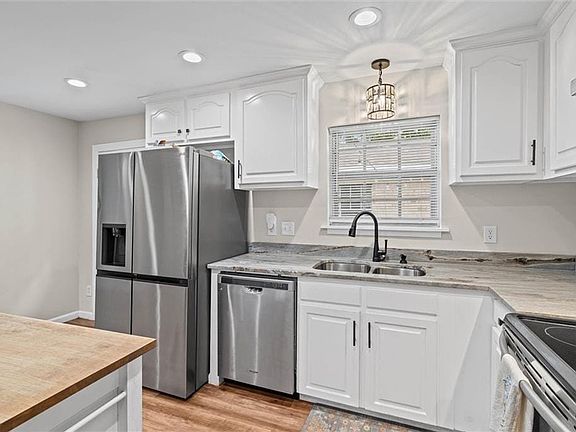 5th image of 3054 Cottage Knoll Dr