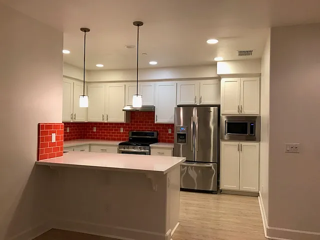 3 bed, 1951 sqft, $4,600 — Photo 3