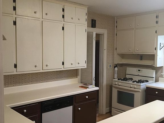 4th image of 11 Beech Hills Dr