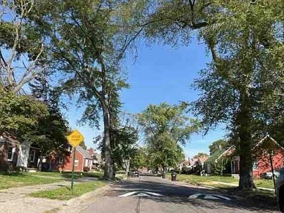Exterior Neighborhood (street photo)