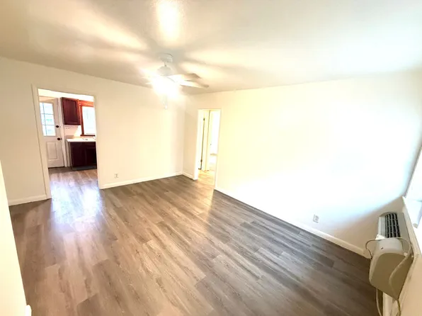 429 SE 11th St, Newton, KS 67114