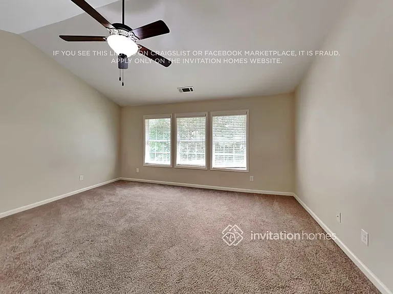 2450 Freemont St — Photo 11