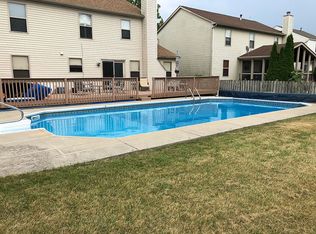 2093 Dunkeld Dr, Grove City, OH 43123