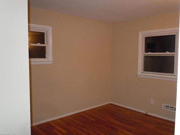 5th image of 71 Maplewood Dr