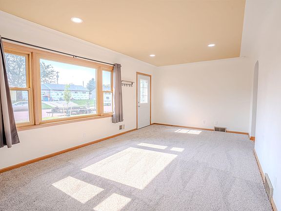 3rd image of 308 S Blaine Ave