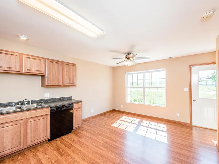 Emerald Pointe — Photo 26