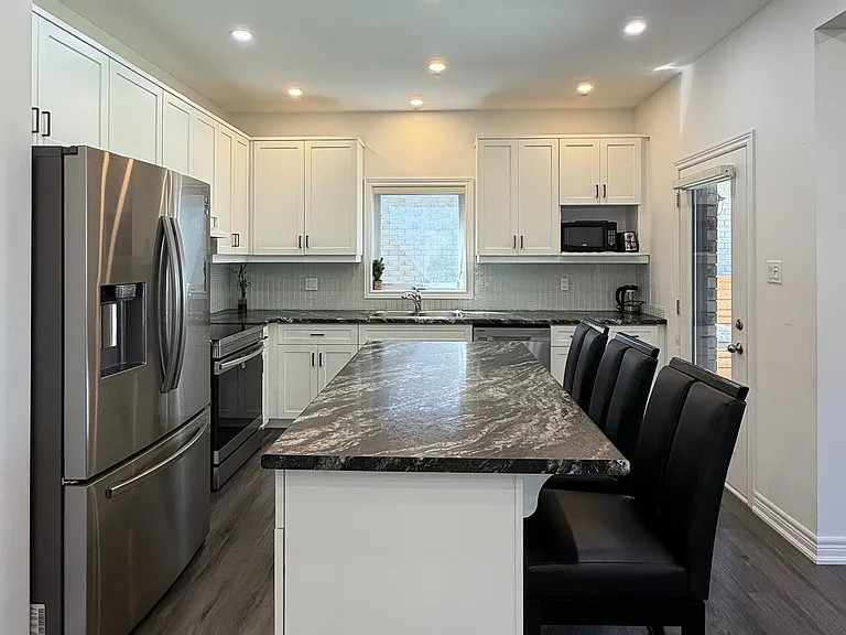 72 McLean Ave — Photo 9