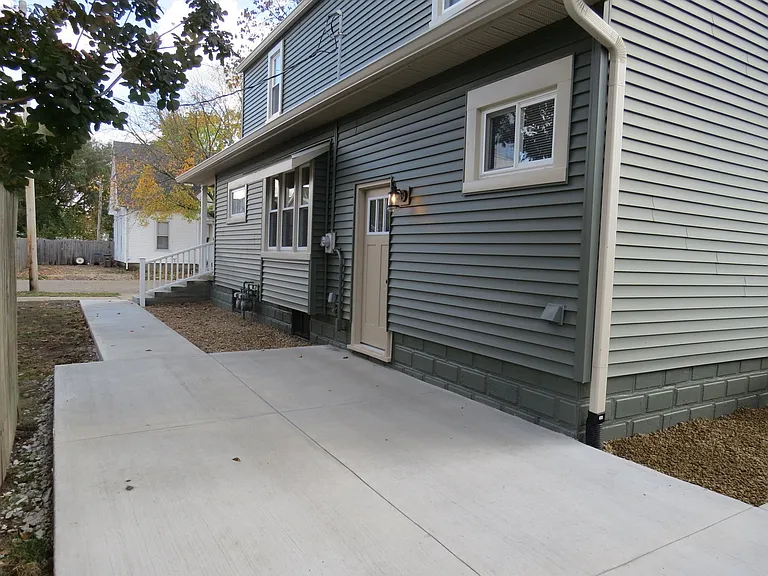 328 Sycamore St — Photo 28