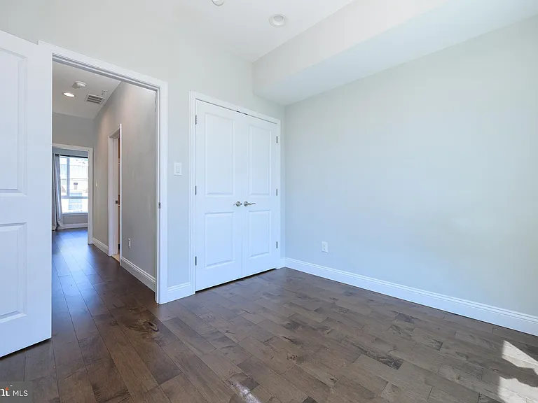 1439 N Newkirk St — Photo 16