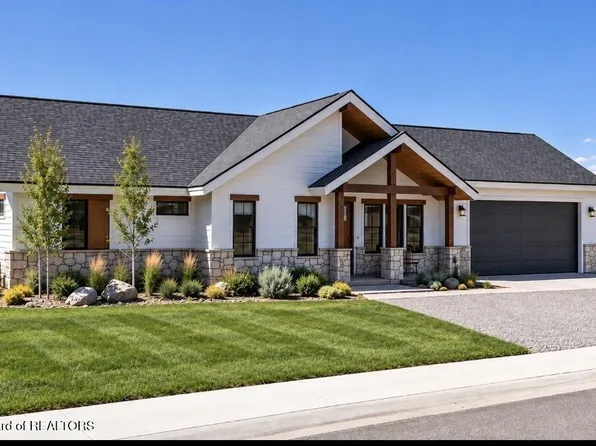 230 Meadowood St, Pinedale, WY 82941