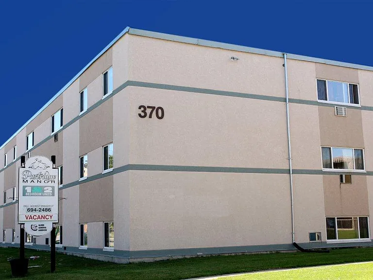 370 Partridge Ave — Photo 7