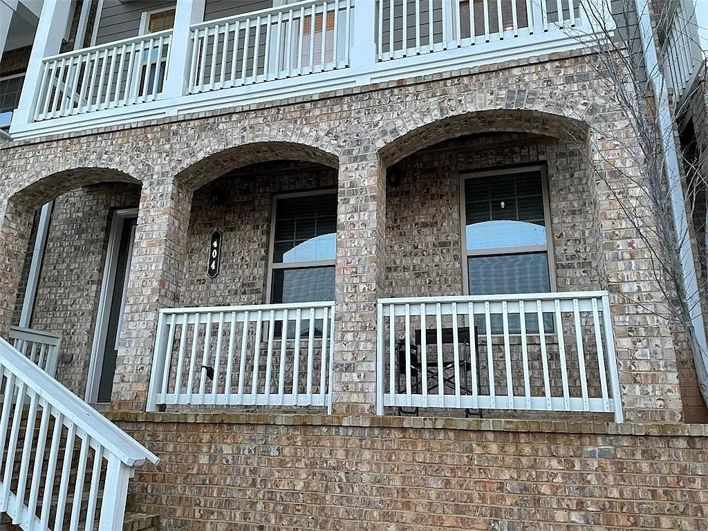 4 bed, 3.5 bath, 2525 sqft, $3,950 — Photo 2