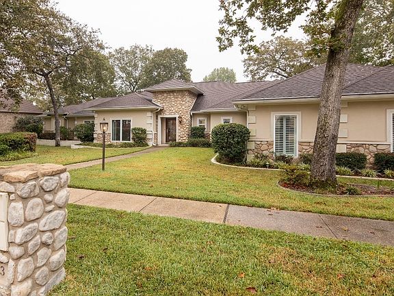 2nd image of 233 Dogwood Lakes Cir