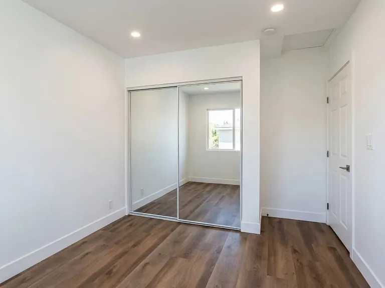 432 W Regent St #K — Photo 8