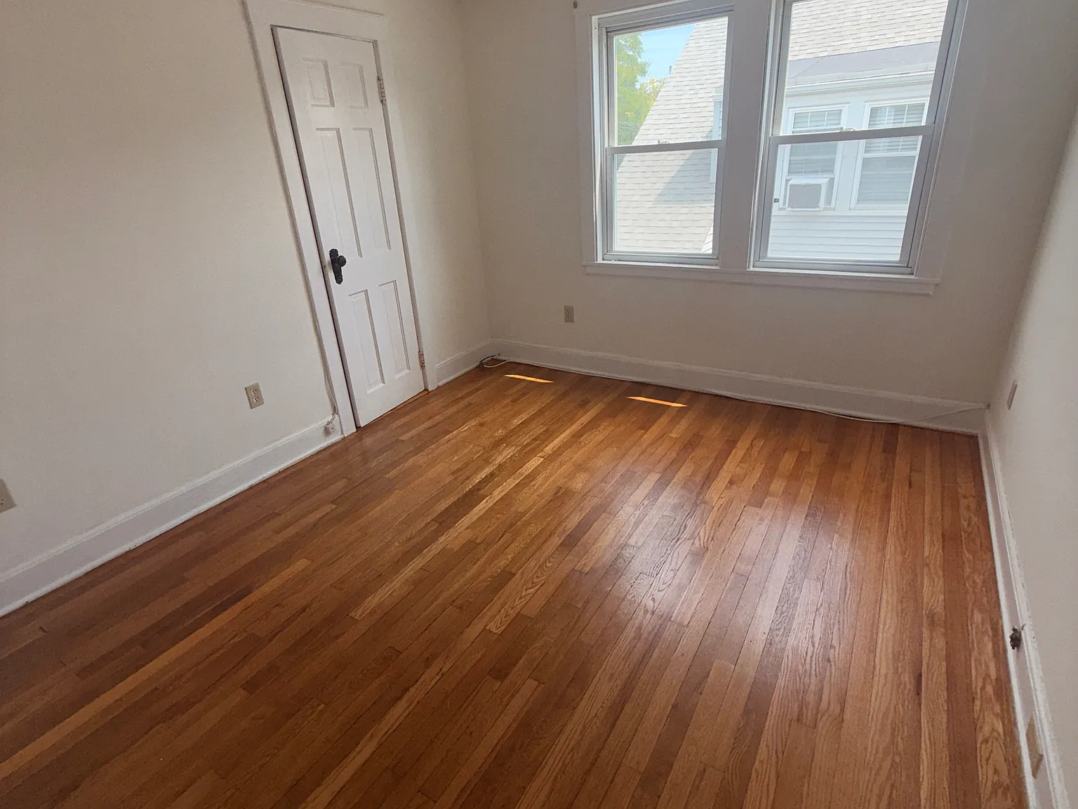 2 bed, 700 sqft, $2,200 — Photo 2
