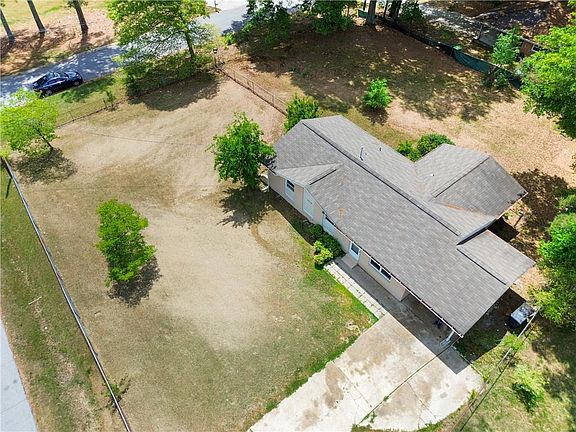 2nd image of 4776 Duncan Dr