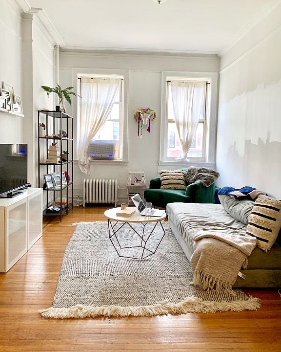 1st image of 130 W 72nd St APT 3