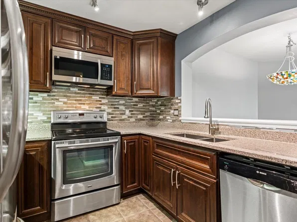 1242 Town Centre Blvd #418, Coquitlam, BC V3B 7R6