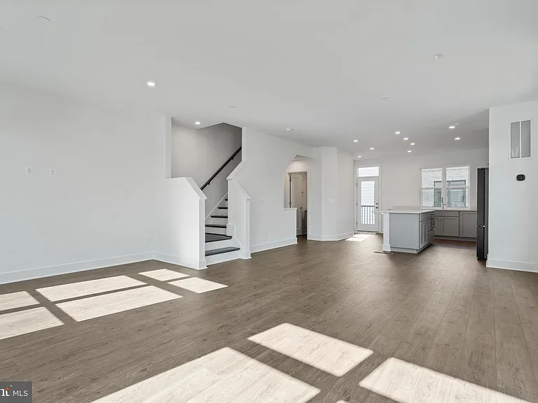 2038 Tysons Ridgeline Rd — Photo 17