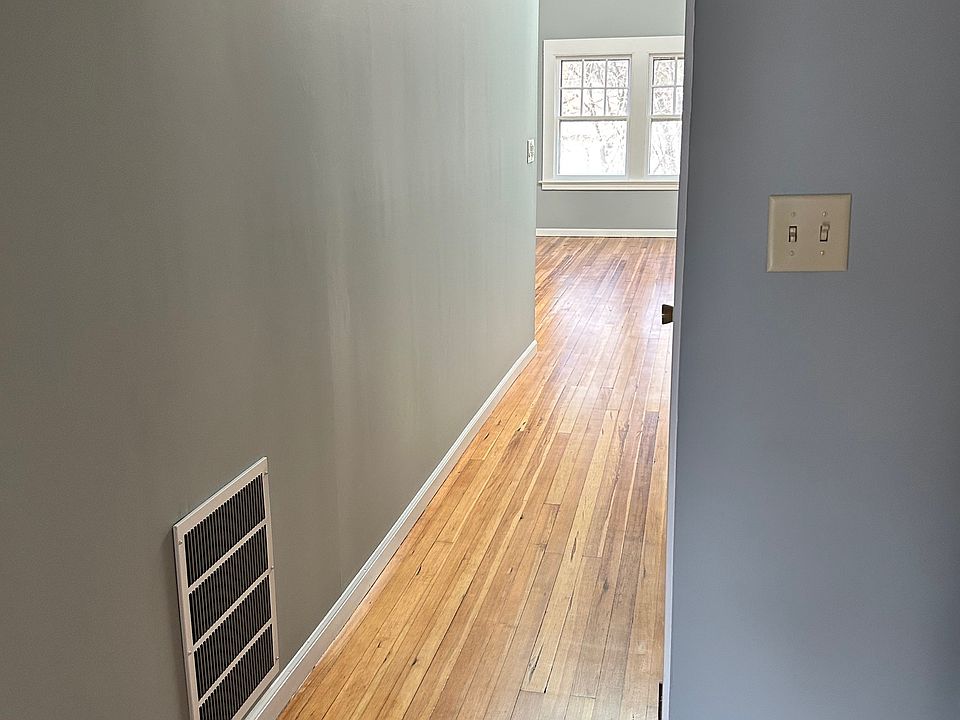 Hallway from front door / main bedroom toward kitchen / living room.