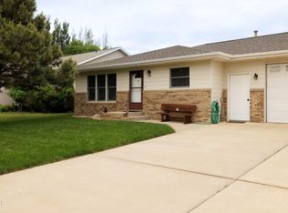 910 20th St W, Dickinson, ND 58601