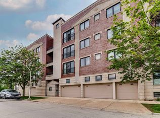 622 N Rockwell St APT 302, Chicago, IL 60612