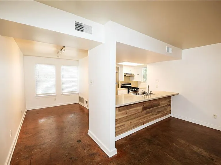 1305 Lorrain St #D — Photo 8