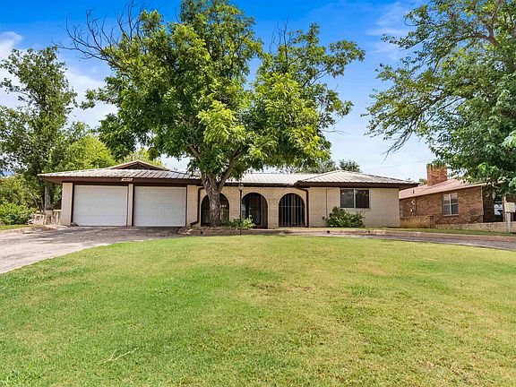 2nd image of 4017 River Oaks Dr