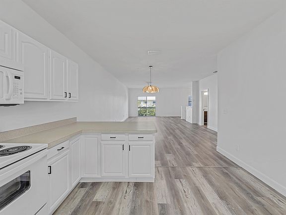 5th image of 825 Anastasia Blvd #C-18