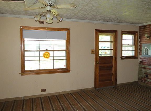2nd image of 9520 Nerbonne Ave