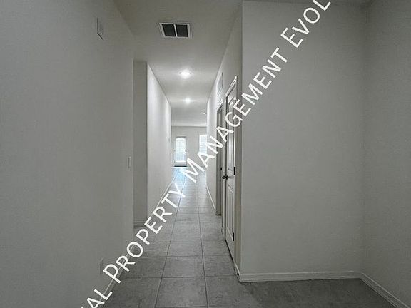 4th image of 19374 Hazelwood St
