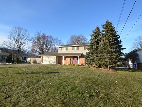4th image of 409 S Hills Dr