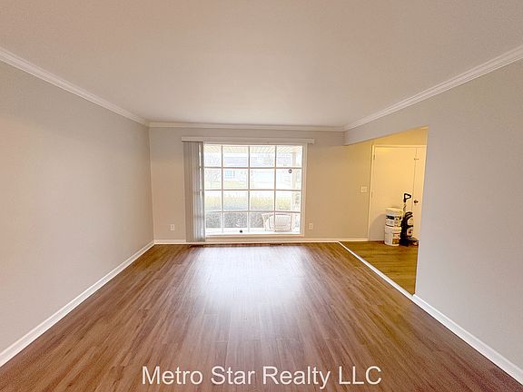 4th image of 1553 Lakewood Dr