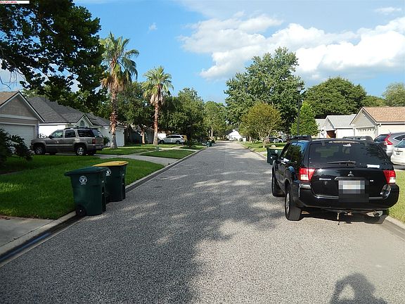 4th image of 13594 Capistrano Dr S