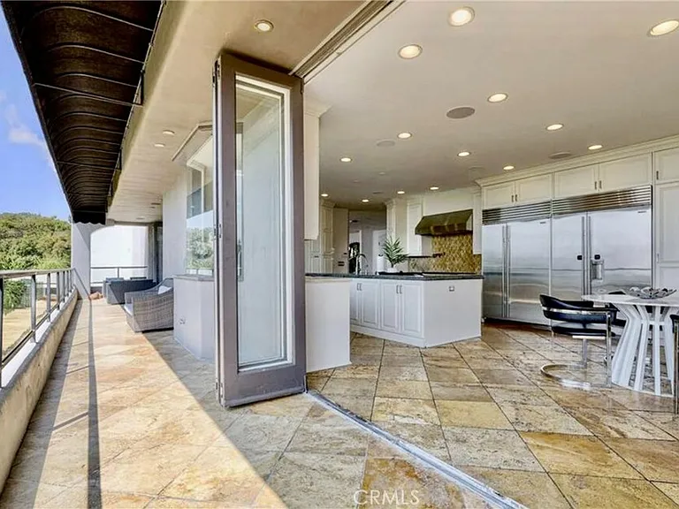 7218 Mulholland Dr — Photo 8