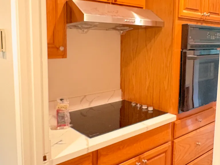 Kitchen with new Hood Fan & NewcCopok top