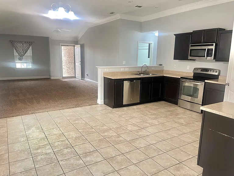 9918 Lamar Ave — Photo 6