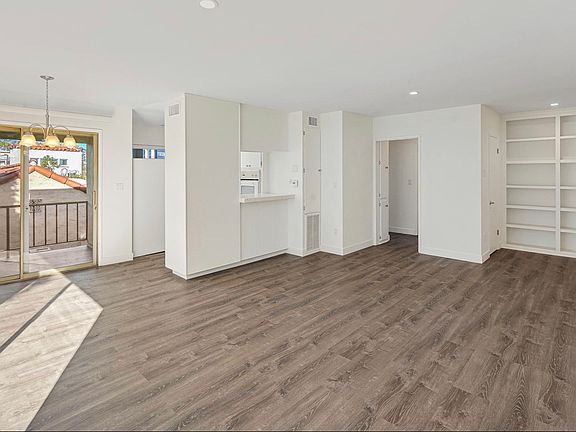5th image of 124 N Clark Dr APT 301
