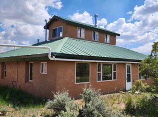 17 Aquaje Rd, Ranchos De Taos, NM 87557