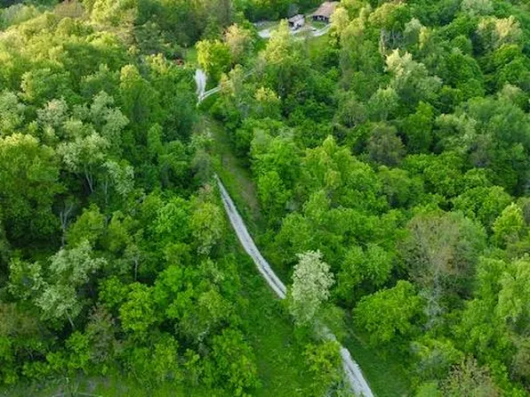 135 SNOWY LANE, Moundsville, WV 26041
