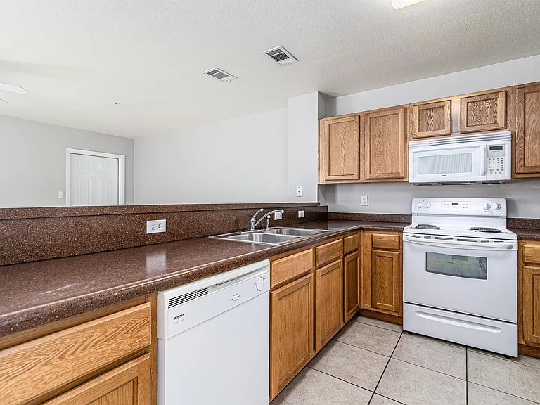 100 Corwin Dr — Photo 8
