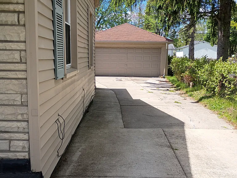 9005 Deering St — Photo 9