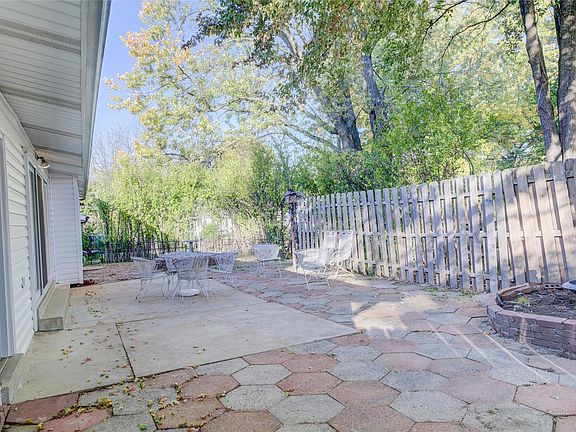 4th image of 3705 Tremont Dr