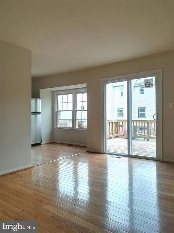 3 bed, 3.5 bath, 1650 sqft, $2,850 — Photo 4