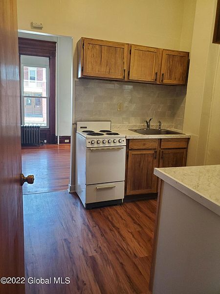5th image of 7 Balsam Avenue