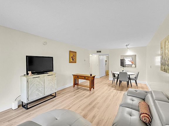 4th image of 9503 Boca Cove Cir APT 603