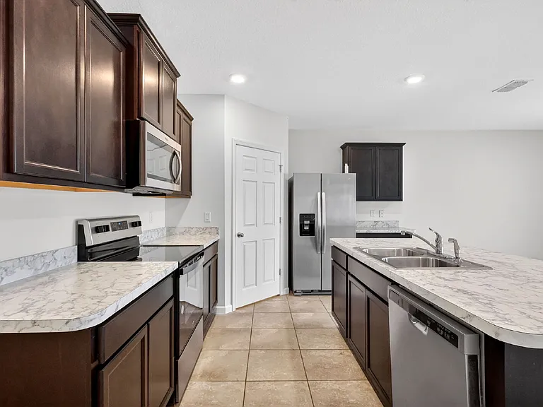 393 SW Tarra Ave — Photo 14