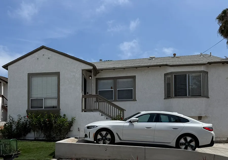 3723 Columbia St — Photo 2